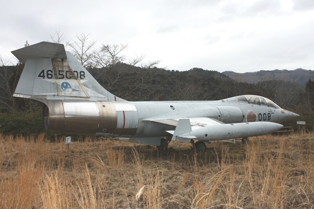 ブリキ　飛行機　ノースウェスト　DC4 城川運動公園のロッキードF-104J